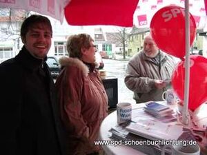 mit Landtagskanditat Florian Wahl am Infostand